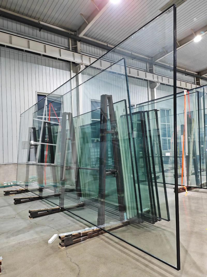 安全升级：夹胶玻璃在建筑领域的应用与变革